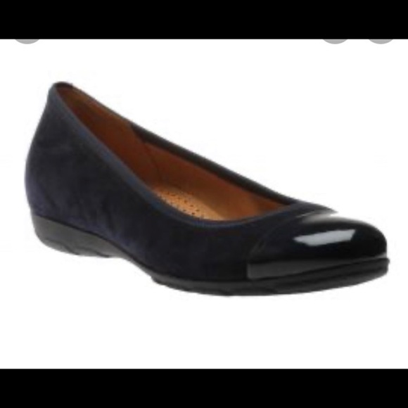 GABOR Black Flats. Ultra comfortable with slight heel, patent toe. - Picture 5 of 6